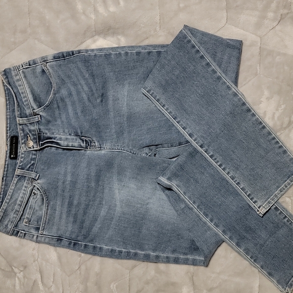 Jeans - Picture 2 of 3